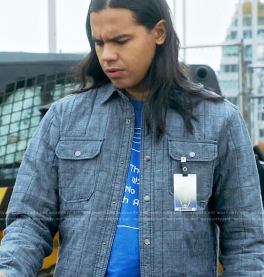 Cisco’s blue windows t-shirt and quilted shirt on The Flash