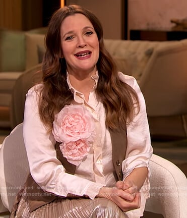 Drew’s pleated metallic skirt on The Drew Barrymore Show