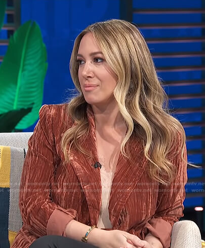 Haylie Duff’s brown velvet blazer on E! News Daily Pop