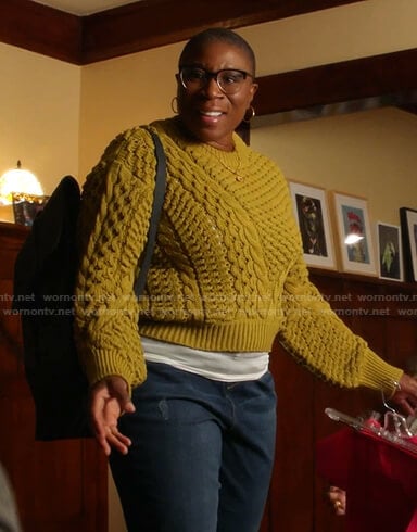 Hen's yellow cable knit sweater on 9-1-1