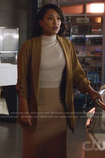 Iris West Outfits & Fashion on The Flash | Candice Patton