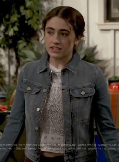 Jackie’s white paisley t-shirt and denim jacket on Call Your Mother