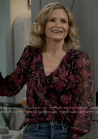 WornOnTV: Jean's bag on Call Your Mother, Kyra Sedgwick