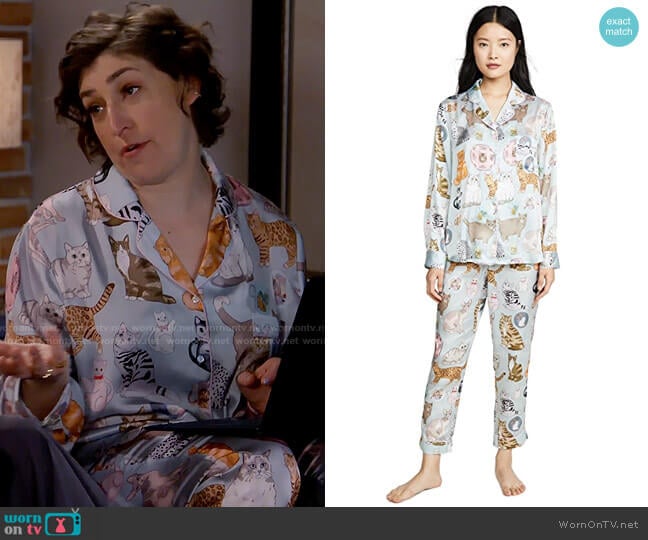 Karen Mabon Cat Person Pajamas worn by Kat Silver (Mayim Bialik) on Call Me Kat