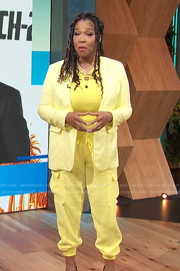 Kym’s yellow cutout ribbed top and utility pants on E! News Daily Pop