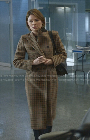 Taylor’s beige checked coat on Bull