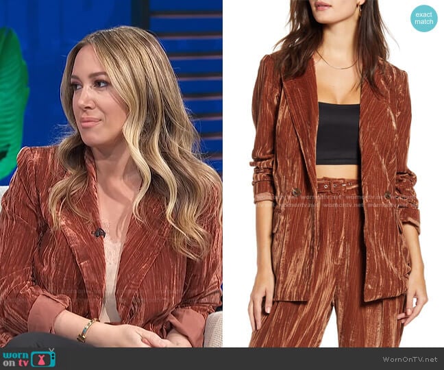 Presley Velvet Blazer by Wayf worn by Haylie Duff on E! News Daily Pop