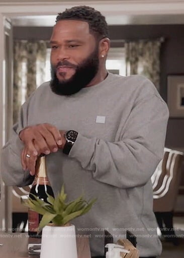 Andre's gray sweatshirt on Black-ish