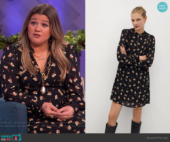 Flowy printed dress by Mango worn by Kelly Clarkson on The Kelly Clarkson Show