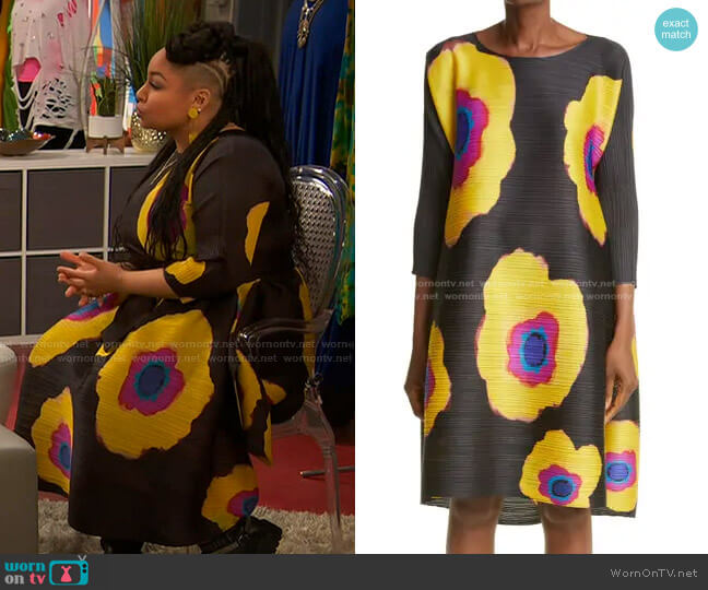 Bloom Minidress by Pleats Please Issey Miyake worn by Raven Baxter (Raven-Symoné) on Ravens Home