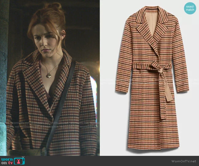 Reversible Double-Faced Wrap Coat by Banana Republic worn by Nancy Drew (Kennedy McMann) on Nancy Drew