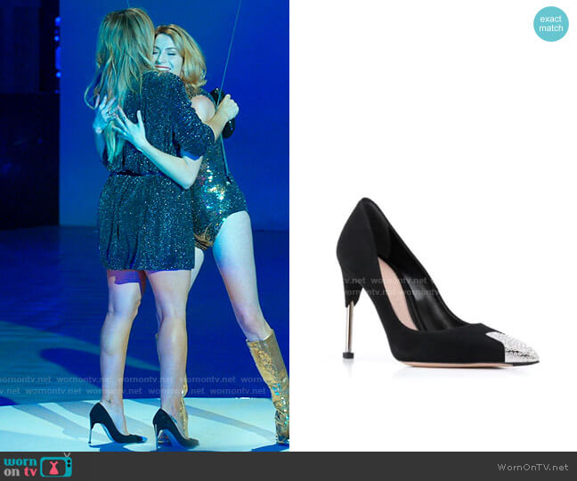 Alexander McQueen 100mm crystal-embellished pumps worn by Kelsey Peters (Hilary Duff) on Younger