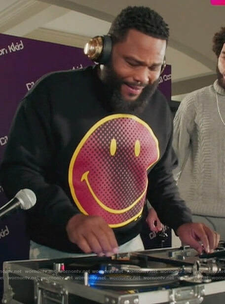 Andre’s black smiley face sweatshirt on Black-ish