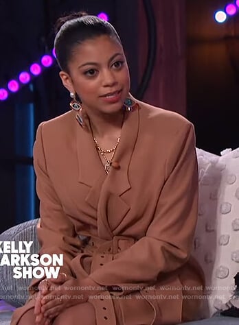 Arica Himmel’s beige belted coat on The Kelly Clarkson Show