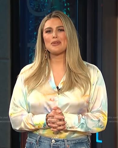 Carissa’s tie dye satin blouse and distressed jeans on E! News Daily Pop