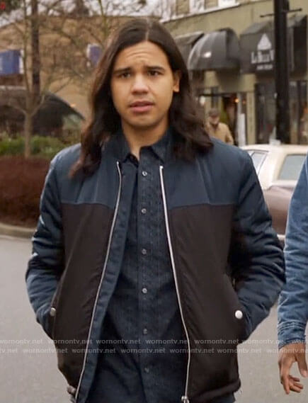 Cisco's blue and black bomber jakcet on The Flash