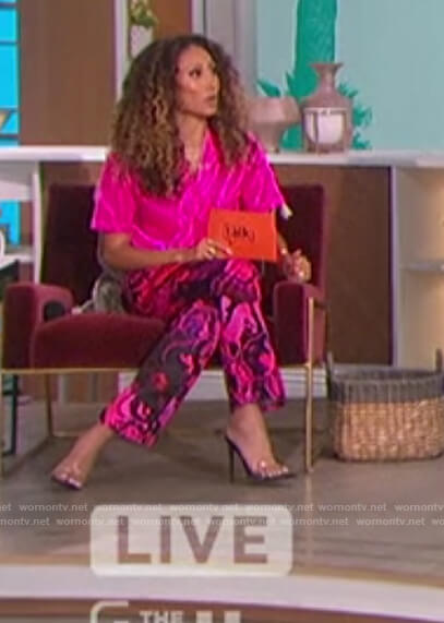 Elaine's pink satin shirt and printed pants on The Talk