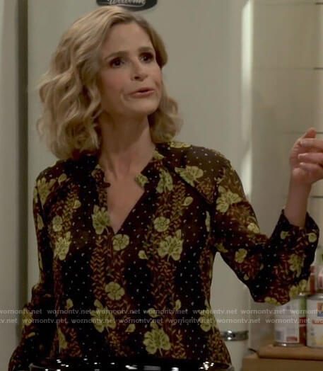 WornOnTV: Jean's bag on Call Your Mother, Kyra Sedgwick