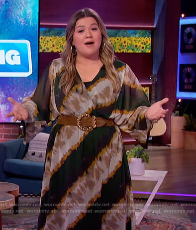 Kelly's black tie dye shirtdress on The Kelly Clarkson Show