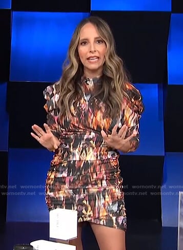 Lilliana's abstract print ruched mini dress on E! News Daily Pop
