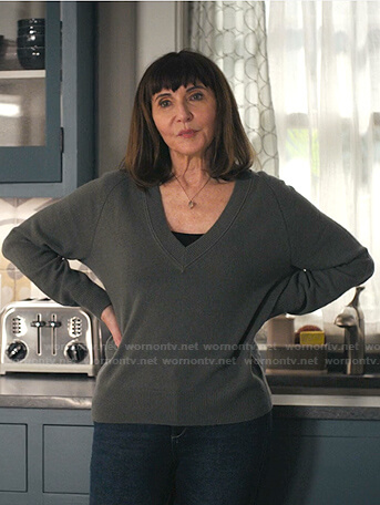 Maggie's dark grey v-neck sweater on Zoeys Extraordinary Playlist