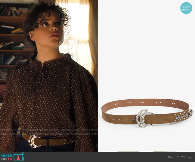 Maje Tabac Belt in Tobacco worn by Maggie Vera (Sarah Jeffery) on Charmed