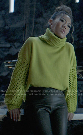 Mary’s green crochet sleeve turtleneck sweater on Batwoman