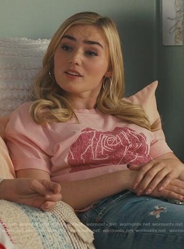 Taylor’s pink rose print tee on American Housewife