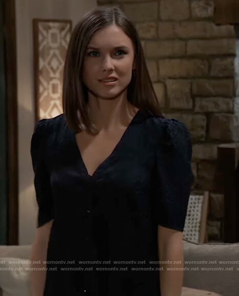 Willow’s blue leopard print v-neck top on General Hospital