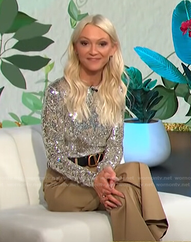 Zanna Roberts Rassi’s sequin top and beige pants on E! News Daily Pop