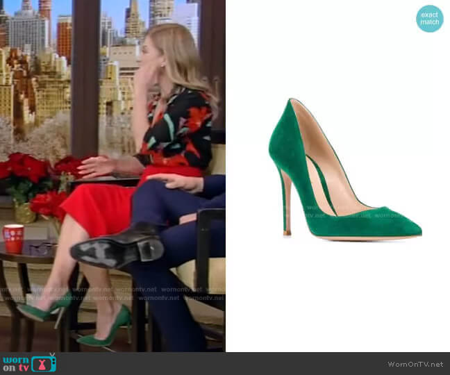 Ellipsis Pointed Pumps by Gianvito Rossi worn by Kelly Ripa on Live with Kelly and Ryan