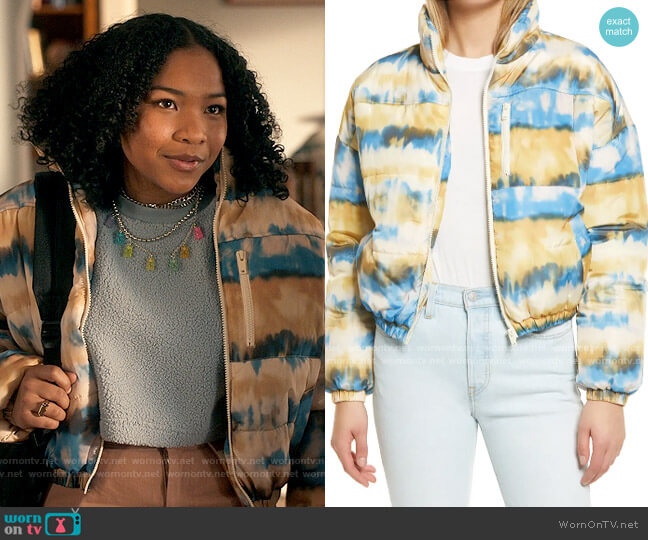BP Zip Puffer Jacket in Yellow Blue Horizon Print worn by Delilah (Laya DeLeon Hayes) on The Equalizer