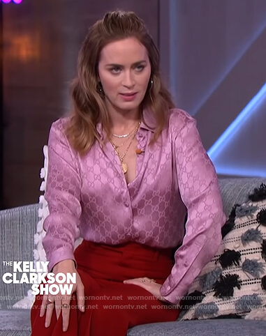Emily Blunt’s pink Gucci logo blouse on The Kelly Clarkson Show
