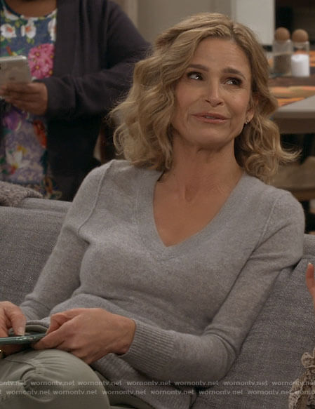 Jean’s grey v-neck sweater on Call Your Mother