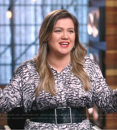 Kelly’s abstract print shirtdress on The Voice