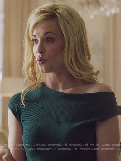 Kelly-Anne's green ribbed asymmetric dress on Queen of the South