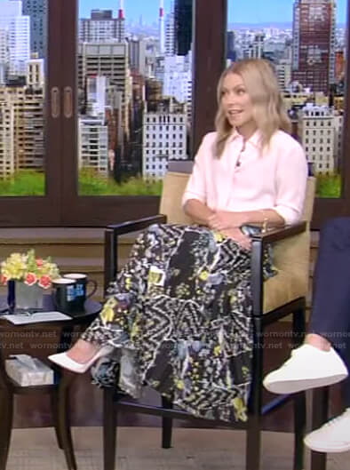 WornOnTV: Kelly’s black floral pleated skirt on Live with Kelly and ...