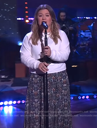 Kelly’s floral print skirt on The Kelly Clarkson Show