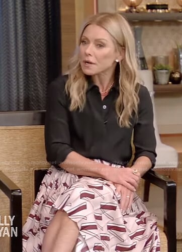 Kelly’s pink printed pleated skirt on Live with Kelly and Ryan