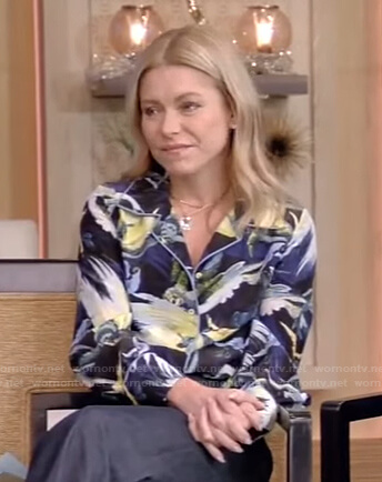 Kelly's bird print shirt on Live with Kelly and Ryan