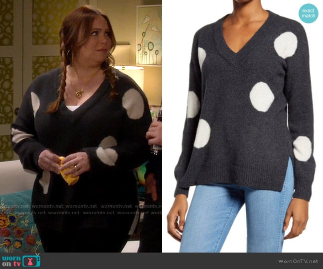 Madewell Dotted Bartlett V-Neck Pullover Sweater worn by Kristin Baxter (Amanda Fuller) on Last Man Standing