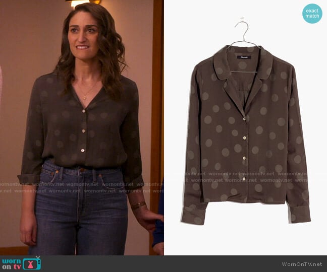 Madewell Jacquard Dot Pajama Shirt in Large Dot Jacquard Capers worn by Dawn Solano (Sara Bareilles) on Girls5eva