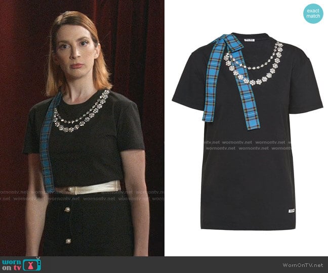 Necklace Chain Jersey T-shirt by Miu Miu worn by Lauren (Molly Bernard) on Younger