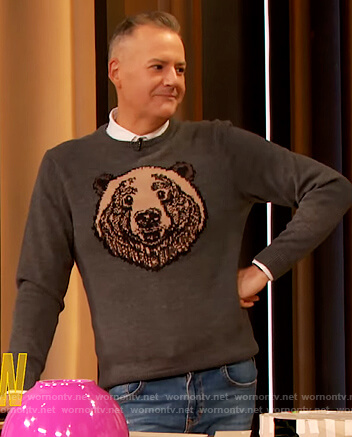 Ross Mathew’s gray bear print sweater on The Drew Barrymore Show