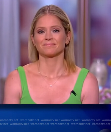 Sara's green knotted sleeveless dress on The View