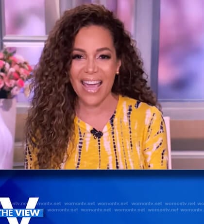 Sunny's yellow tie dye tee on The View