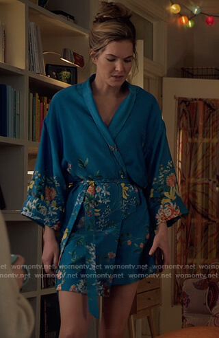 Sutton’s blue floral print kimono on The Bold Type