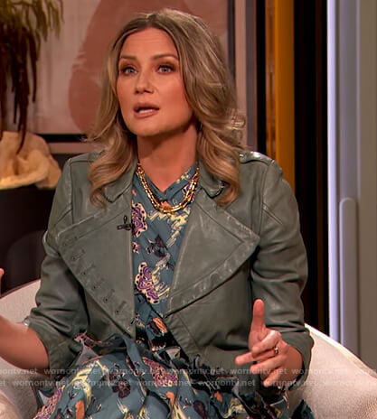 Jennifer Nettles’s floral print ruffle dress on The Drew Barrymore Show