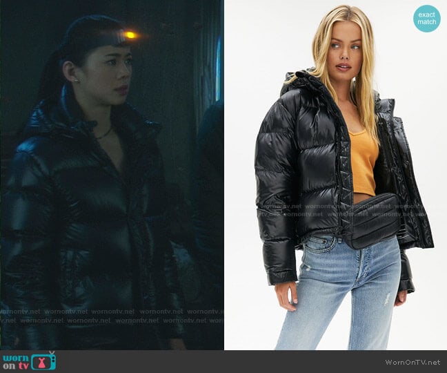 The Super Puff Shorty jacket by Tna worn by George Fan (Leah Lewis) on Nancy Drew