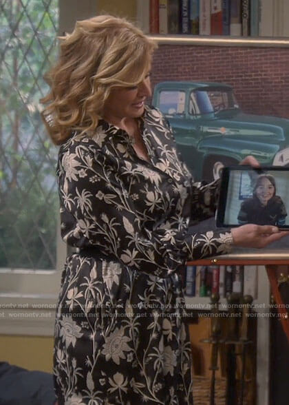 Vanessa's black and white floral shirtdress on Last Man Standing